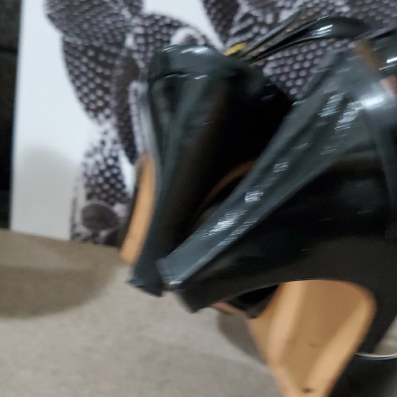 Salvatore Ferragamo Black Textured Slingback Heels - Picture 9 of 16